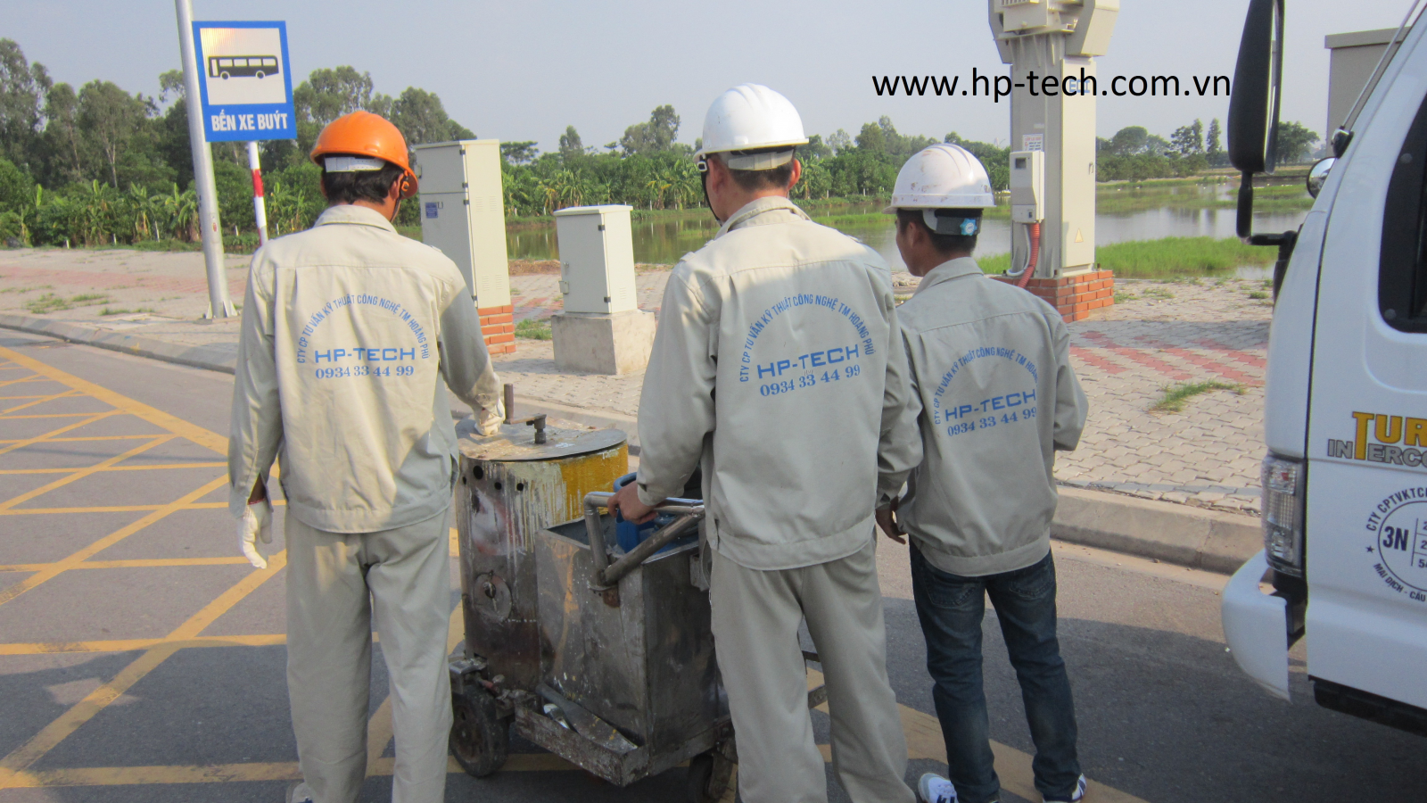 Sơn vạch kẻ đường phân rõ khu sản xuất