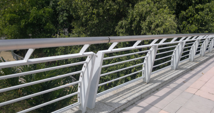 Lan can cầu giữ vai trò như thế nào trong giao thông?