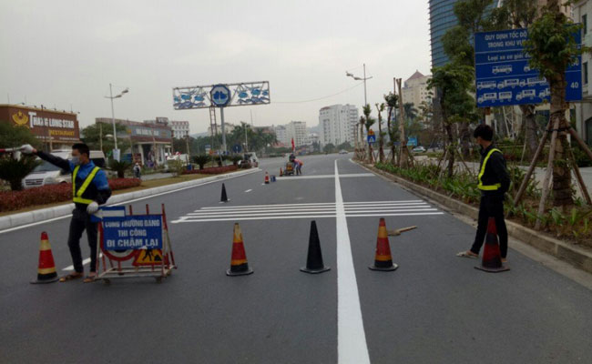 Sơn giao thông kẻ vạch trắng